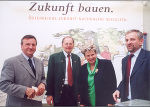 Diskutierten in Graz über die zukünftige Lebenskonzepte: Minister Wilhelm Molterer, LH Waltraud Klasnic, Landwirtschaftskammerpräsident Gerhard Wlodkowski und Landesrat Pöltl, Foto: Gerhard Dusek Diskutierten in Graz über die zukünftige Lebenskonzepte: Minister Wilhelm Molterer, LH Waltraud Klasnic, Landwirtschaftskammerpräsident Gerhard Wlodkowski und Landesrat Pöltl, Foto: Gerhard Dusek