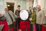 Obm. Wiedenhofer, Niki Waltersdorfer (Studio Percussion), Gold-Gewinnerin Belinda Limberger (Bad Mitterndorf) und LH-Stv. Schützenhöfer Obm. Wiedenhofer, Niki Waltersdorfer (Studio Percussion), Gold-Gewinnerin Belinda Limberger (Bad Mitterndorf) und LH-Stv. Schützenhöfer