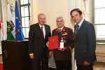 LH Voves und LH-Stv. Schützenhöfer verliehen REISENHOFER Gottfried das Silberne Verdienstzeichen der Republik Österreich.