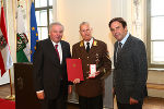 LH Voves und LH-Stv. Schützenhöfer verliehen GARGITTER Rudolf das Goldene Verdienstzeichen der Republik Österreich.