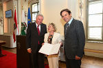 LH Voves und LH-Stv. Schützenhöfer verliehen HANAK-TSCHARRE Dorit die Goldene Medaille für Verdienste um die Republik Österreich.