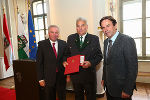 LH Voves und LH-Stv. Schützenhöfer verliehen LIEBMINGER Heinrich die Goldene Medaille für Verdienste um die Republik Österreich.