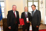 LH Voves und LH-Stv. Schützenhöfer verliehen PILGER Ernst das Große Silberne Ehrenzeichen für Verdienste um die Republik Österreich.