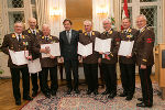 Alois Rieger, Ehrenlandesfeuerwehrrat; Gerhard Messner, Abschnittsbrandinspektor; Oswald Prisching, Ehrenabschnittsbrandinspektor; LH Franz Voves, Konrad Walter, Ehrenabschnittsbrandinspektor; Franz Rodler, Abschnittsfeuerwehrkommandant; Siegfried Schuller, Abschnittsfeuerwehrkommandant und Albert Kern, Bundesfeuerwehrpräsident (v. l.) © steiermark.at/Frankl Alois Rieger, Ehrenlandesfeuerwehrrat; Gerhard Messner, Abschnittsbrandinspektor; Oswald Prisching, Ehrenabschnittsbrandinspektor; LH Franz Voves, Konrad Walter, Ehrenabschnittsbrandinspektor; Franz Rodler, Abschnittsfeuerwehrkommandant; Siegfried Schuller, Abschnittsfeuerwehrkommandant und Albert Kern, Bundesfeuerwehrpräsident (v. l.)