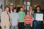 (v.l.) Landeshauptmann Waltraud Klasnic, Bianca Rohrer, Stefan Kapeindl, Katharina Pfatschbacher, Anna Pechhacker (Volksschule Weißenbach an der Enns), Direktor Eduard Grießl, Landesrätin Mag. Kristina Edlinger-Ploder und Lehrerin Hermine Ganser. (v.l.) Landeshauptmann Waltraud Klasnic, Bianca Rohrer, Stefan Kapeindl, Katharina Pfatschbacher, Anna Pechhacker (Volksschule Weißenbach an der Enns), Direktor Eduard Grießl, Landesrätin Mag. Kristina Edlinger-Ploder und Lehrerin Hermine Ganser.