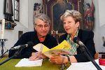 Peter Turrini und Landeshauptmann Waltraud Klasnic bei der Lesung in der Friedenskirche. Foto: Gerhard Dusek. Peter Turrini und Landeshauptmann Waltraud Klasnic bei der Lesung in der Friedenskirche. Foto: Gerhard Dusek.
