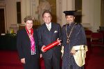 Landeshauptmann Waltraud Klasnic, der neue Ehrensenator der Karl-Franzens Universität, Raiffeisen Generaldirektor Komm.-Rat Dr. Georg Doppelhofer, der Rektor der Karl-Franzens-Universität, Univ.-Prof. Dr. Alfred Gutschelhofer. Foto: Fischer. Landeshauptmann Waltraud Klasnic, der neue Ehrensenator der Karl-Franzens Universität, Raiffeisen Generaldirektor Komm.-Rat Dr. Georg Doppelhofer, der Rektor der Karl-Franzens-Universität, Univ.-Prof. Dr. Alfred Gutschelhofer. Foto: Fischer.
