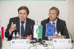 Landeshauptmann Franz Voves mit Sloweniens Außenminister Karl Erjavec bei der Einrichtung des steirisch-slowenischen Komitees