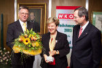 v.l.n.r.: Präsident der Wirtschaftskammer Steiermark Peter Mühlbacher, LH Waltraud Klasnic und der Präsident der Wirtschaftskammer Österreich Dr. Christoph Leitl bei der Überreichung des Wachstumspreises 2005 im Erzherzog Johann Zimmer der Wirtschaftskammer Steiermark. Foto: Fischer; Abdruck bei Quellenangabe honorarfrei. v.l.n.r.: Präsident der Wirtschaftskammer Steiermark Peter Mühlbacher, LH Waltraud Klasnic und der Präsident der Wirtschaftskammer Österreich Dr. Christoph Leitl bei der Überreichung des Wachstumspreises 2005 im Erzherzog Johann Zimmer der Wirtschaftskammer Steiermark. Foto: Fischer; Abdruck bei Quellenangabe honorarfrei.