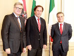 Der italienische Botschafter Giorgio Marrapodi (re.) besuchte gemeinsam mit dem italienischen Honorarkonsul Angelo Urban heute Mittag LH Franz Voves in der Grazer Burg. 