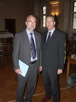 Organisierten die hochinteressante Veranstaltung – der Murauer Bezirkshauptmann Dr. Wolfgang Thierrichter (links) und KSÖ-Steiermark-Präsident, Flughafendirektor Mag. Gerhard Widmann. Organisierten die hochinteressante Veranstaltung – der Murauer Bezirkshauptmann Dr. Wolfgang Thierrichter (links) und KSÖ-Steiermark-Präsident, Flughafendirektor Mag. Gerhard Widmann.