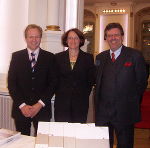 von links: Mag. Dieter Johs, Mag. Christine Klug und Architekt Mag. Johannes Axel Justin bei der Buchpräsentation in der Aula der Alten Universität. Foto: Landespressedienst von links: Mag. Dieter Johs, Mag. Christine Klug und Architekt Mag. Johannes Axel Justin bei der Buchpräsentation in der Aula der Alten Universität. Foto: Landespressedienst