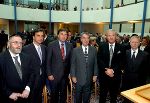 2) Voreröffnung der Ausstellung in der Grazer Synagoge: v.l.n.r. Oberrabbiner Chaim Eisenberg, Bürgermeister Mag. Siegfried Nagl, Landeshauptmann Mag. Franz Voves, Bundespräsident Dr. Heinz Fischer, Dr. Gerard Sonnenschein, Präsident der israelitschen Kultusgemeinde Gra, und Staatssekretär Dr. Franz Morak. Foto Philipp 2) Voreröffnung der Ausstellung in der Grazer Synagoge: v.l.n.r. Oberrabbiner Chaim Eisenberg, Bürgermeister Mag. Siegfried Nagl, Landeshauptmann Mag. Franz Voves, Bundespräsident Dr. Heinz Fischer, Dr. Gerard Sonnenschein, Präsident der israelitschen Kultusgemeinde Gra, und Staatssekretär Dr. Franz Morak. Foto Philipp
