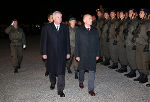 LH Hermann Schützenhöfer und BM Gerald Klug beim Abschreiten der Front LH Hermann Schützenhöfer und BM Gerald Klug beim Abschreiten der Front