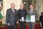 Oskar Bernhart wurde für seine Verdienste um den Blasmusikverband Steiermark von LH Schützenhöfer und LH-Stv. Schickhofer mit dem Großen Goldenen Ehrenzeichen des Landes Steiermark geehrt
