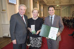 Das Große Goldene Ehrenzeichen des Landes Steiermark wurde Mares Rosmann für ihre Verdienste um die Stadt Graz von LH Schützenhöfer und LH-Stv. Schickhofer verliehen
