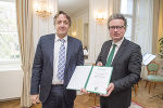 Frank Madeo erhielt von Landesrat Drexler den Erzherzog-Johann-Forschungspreis