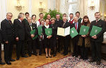 1. Reihe: Univ.-Prof. DDr. Gerald Schöpfer, Landeshauptmann a .D. Dr. Josef Krainer, Dr. Rodolfo Zilli, Helga Sieber, Helga Plautz, Landeshauptmann Waltraud Klasnic, Karl Polzhofer, Dr. Alois Kogler, Christine Pluhar, und Bundesrat a.D. Mag. Ernst Lassnik. 1. Reihe: Univ.-Prof. DDr. Gerald Schöpfer, Landeshauptmann a .D. Dr. Josef Krainer, Dr. Rodolfo Zilli, Helga Sieber, Helga Plautz, Landeshauptmann Waltraud Klasnic, Karl Polzhofer, Dr. Alois Kogler, Christine Pluhar, und Bundesrat a.D. Mag. Ernst Lassnik.