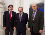 Landeshauptmann Mag. Franz Voves mit Botschafter Univ.-Prof. Dr. Ernest Petric (Mitte) und dem Honorarkonsul der Republik Slowenien in der Steiermark, Dipl-Kfm. Mag. Dr. Kurt Oktabetz, der den Besuch arrangiert hatte. Foto: Fischer Landeshauptmann Mag. Franz Voves mit Botschafter Univ.-Prof. Dr. Ernest Petric (Mitte) und dem Honorarkonsul der Republik Slowenien in der Steiermark, Dipl-Kfm. Mag. Dr. Kurt Oktabetz, der den Besuch arrangiert hatte. Foto: Fischer