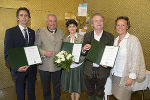 Landeshauptmann Hermann Schützenhöfer (2.v.l.) zeichnete im Beisein von Monika Primas (5.v.l.) die Preisträger aus: Bgm. Joachim Schnabel (Kulturpark Hengist), Liane Berghofer (Berghofer Mühle) und Siegfried Lemmerer 