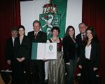 Geschäftführer Reinhold Wyss, Tochter Michaela, Baumeister Ing. Josef Domweber mit Gattin Johanna, Tochter Olivia, Landtagspräsident Schrittwieser, Tochter Christina Domweber. Foto: Gerald Hirt/Fürstenfeld Geschäftführer Reinhold Wyss, Tochter Michaela, Baumeister Ing. Josef Domweber mit Gattin Johanna, Tochter Olivia, Landtagspräsident Schrittwieser, Tochter Christina Domweber. Foto: Gerald Hirt/Fürstenfeld