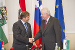 Außenminister Erjavec (l.) lud Landeshauptmann Schützenhöfer zum Treffen in einem Jahr in Slowenien ein.
