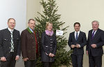 Christbaum von der Holzwelt Murau für die Grazer Burg: Erich Fritz, Johann Gruber, Bernadette Maier, Michael Schickhofer und Hermann Schützenhöfer  