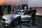 Projektleiter Johann Kistler (4.v.l.) präsentierte Schickhofer (1.v.l.), Schützenhöfer (3.v.l.) und Buchmann (r.) die neue BMW 5er Limousine © Land Steiermark; bei Quellenangabe honorarfrei Projektleiter Johann Kistler (4.v.l.) präsentierte Schickhofer (1.v.l.), Schützenhöfer (3.v.l.) und Buchmann (r.) die neue BMW 5er Limousine © Land Steiermark; bei Quellenangabe honorarfrei