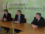 1) v.l.n.r.: Landeshauptmann Mag. Franz Voves, Stanislaw Witaszczyk, Marschall der Woiwodschaft Lodz, und der Honorarkonsul der Republik Polen, Dr. Gerold Ortner 1) v.l.n.r.: Landeshauptmann Mag. Franz Voves, Stanislaw Witaszczyk, Marschall der Woiwodschaft Lodz, und der Honorarkonsul der Republik Polen, Dr. Gerold Ortner