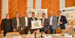 LH-Stv. Michael Schickhofer und Regionsvorsitzender LAbg. Hubert Lang (Mitte) stellten mit den Bürgermeistern Herbert Pregartner, Erwin Eggenreich, Christoph Stark, Werner Gutzwar und Marcus Martschitsch (v.l.) fünf neue Projekte für die Oststeiermark vor. LH-Stv. Michael Schickhofer und Regionsvorsitzender LAbg. Hubert Lang (Mitte) stellten mit den Bürgermeistern Herbert Pregartner, Erwin Eggenreich, Christoph Stark, Werner Gutzwar und Marcus Martschitsch (v.l.) fünf neue Projekte für die Oststeiermark vor.