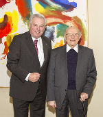 LH Hermann Schützenhöfer gratulierte Altbischof Johann Weber zum 90. Geburtstag. © Bild: steiermark.at/Streibl; Verwendung bei Quellenangabe honorarfrei LH Hermann Schützenhöfer gratulierte Altbischof Johann Weber zum 90. Geburtstag. © Bild: steiermark.at/Streibl; Verwendung bei Quellenangabe honorarfrei
