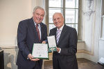 Der Präsident der Vinzenzgemeinschaften Gerd Novak erhielt für seine Verdienste um die Mitmenschlichkeit das Große Ehrenzeichen des Landes Steiermark.