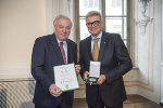 Dem langjährigen Honorarkonsul Angelo Urban wurde für seine Verdienste um die steirisch-italienischen Beziehungen das Große Ehrenzeichen des Landes Steiermark verliehen.