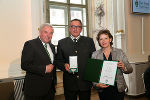 Bgm. a.D. Franz Hackl (Mitte) wurde für seine Verdienste um die ehemalige Gemeinde Breitenfeld am Tannriegel mit dem Großen Ehrenzeichen des Landes Steiermark geehrt