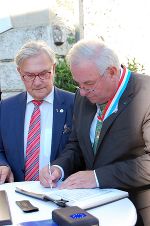 Schützenhöfer durfte sich in das „Goldene Buch der Stiftung Fondation du Mérite Européen Luxemburg“ eintragen Schützenhöfer durfte sich in das „Goldene Buch der Stiftung Fondation du Mérite Européen Luxemburg“ eintragen