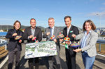 Granitchef Günther Lederhaas, Vizebürgermeister Mario Eustaccio, LR Anton Lang, Bgm. Siegfried Nagl und Verkehrsstadträtin Elke Kahr freuen sich, dass nun alles "rund läuft" am Weblinger Kreis (v.l.) Granitchef Günther Lederhaas, Vizebürgermeister Mario Eustaccio, LR Anton Lang, Bgm. Siegfried Nagl und Verkehrsstadträtin Elke Kahr freuen sich, dass nun alles "rund läuft" am Weblinger Kreis (v.l.)