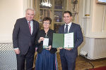 Ausgezeichnet wurde auch Bgm. a.D. Notburga Schneider mit dem Großen Ehrenzeichen des Landes Steiermark für ihren Einsatz um die Gemeinde Brodingberg.