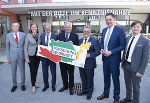 JR-GF Wolfgang Pribyl, LR Barbara Eibinger-Miedl, LH Peter Kaiser, LH Hermann Schützenhöfer, LH Hans Niessl, LR Alexander Petschnig und JR-Aufsichtsratsvorsitzender Martin Wiedenbauer (v.l.). JR-GF Wolfgang Pribyl, LR Barbara Eibinger-Miedl, LH Peter Kaiser, LH Hermann Schützenhöfer, LH Hans Niessl, LR Alexander Petschnig und JR-Aufsichtsratsvorsitzender Martin Wiedenbauer (v.l.).