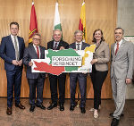 LR Alexander Petschnig, LH Hans Niessl, LH Hermann Schützenhöfer, LH Peter Kaiser, LR Barbara Eibinger-Miedl und JR-GF Wolfgang Pribyl (v.l.). LR Alexander Petschnig, LH Hans Niessl, LH Hermann Schützenhöfer, LH Peter Kaiser, LR Barbara Eibinger-Miedl und JR-GF Wolfgang Pribyl (v.l.).