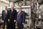 LH Peter Kaiser, LH Hermann Schützenhöfer und LH Hans Niessl im Joanneum Research-Labor in Weiz. LH Peter Kaiser, LH Hermann Schützenhöfer und LH Hans Niessl im Joanneum Research-Labor in Weiz.