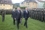 Landeshauptmann Hermann Schützenhöfer und Verteidigungsminister Mario Kunasek nahmen an der Angelobung teil. Landeshauptmann Hermann Schützenhöfer und Verteidigungsminister Mario Kunasek nahmen an der Angelobung teil.