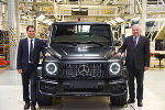Landeshauptmann Hermann Schützenhöfer und Landeshauptmann-Stellvertreter Michael Schickhofer freuen sich über den Produktionsstart der neuen Mercedes Benz G-Klasse in Graz.