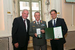 Oberst Manfred Mayer bekam für seine federführenden Bemühungen um die Airpower das Große Ehrenzeichen des Landes Steiermark.