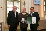 Mit dem Großen Ehrenzeichen wurde auch der ehemalige stellvertretende Landesbranddirektor Gerhard Pötsch ausgezeichnet.