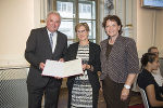 LH Hermann Schützenhöfer und LR Ursula Lackner verliehen Brigitte Holzmann den Berufstitel Regierungsrätin