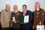 LH Hermann Schützenhöfer, Feuerwehr-Präsident Albert Kern, LH-Stv. Michael Schickhofer und der neue steirische Landesfeuerwehrkommdant Reinhard Leichtfried (v.l.). © Bild: LFV/Fink; Verwendung bei Quellenangabe honorarfrei LH Hermann Schützenhöfer, Feuerwehr-Präsident Albert Kern, LH-Stv. Michael Schickhofer und der neue steirische Landesfeuerwehrkommdant Reinhard Leichtfried (v.l.). © Bild: LFV/Fink; Verwendung bei Quellenangabe honorarfrei