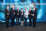 Karl Weidlinger (CEO Swietelsky Bau GmbH), der Vertreter der ARGE Tunnel Fröschnitzgraben, ÖBB-CEO Andreas Matthä, Landeshauptmann Hermann Schützenhöfer, Tunnelpatin Elisabeth Schöggl, Verkehrsminister Norbert Hofer, EU-Koordinator Kurt Bodewig und der niederösterreichische Verkehrslandesrat Ludwig Schleritzko (v.l.)