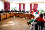 LH Schützenhöfer und LR Seitinger gemeinsam mit Bürgermeistern aus den betroffenen Regionen bei der Lagebesprechung in der Gemeinde Irdning-Donnersbachtal 