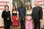 LR Ursula Lackner,Linda Kratzer (BRG Leibnitz), Elvis Oriakhi (NMS Dr. Renner), Karin Thierrichter und Gernot Obersteiner bei der Überreichung der Wartinger-Medaillen.