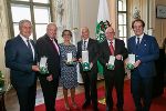 Ehrenzeichen-Verleihung in der Aula der Alten Universität: LH Hermann Schützenhöfer (2.v.l.) zeichnete Gerhard Draxler, Elisabeth Freismuth, Gerald Klug, Stefan Karner und Hans Roth (v.l.) aus.